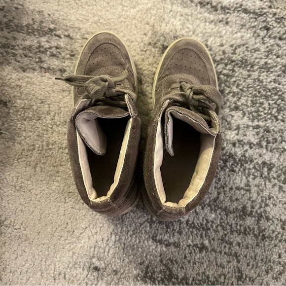 Common Projects Sneakers - Picture 15 of 16